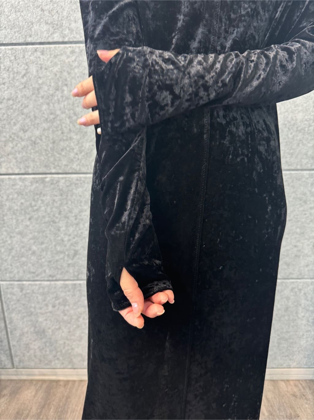 designer yukaさんの「CODE A｜【Re】neck point velour dress」を使ったコーディネート