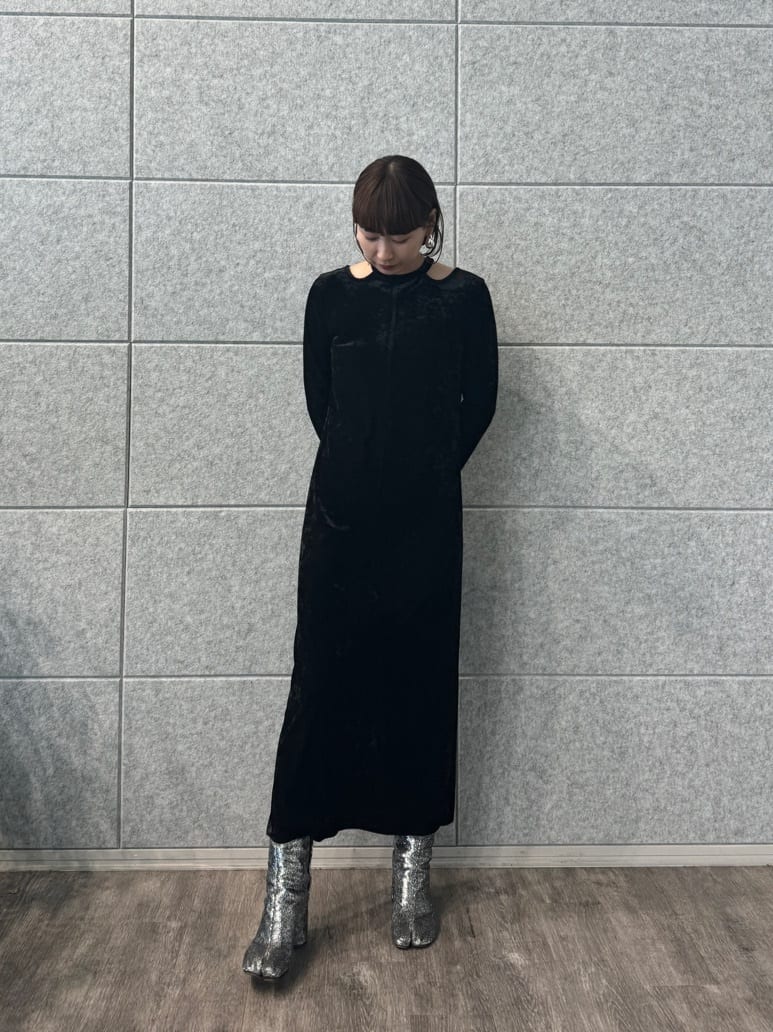 designer yukaさんの「CODE A｜【Re】neck point velour dress」を使ったコーディネート