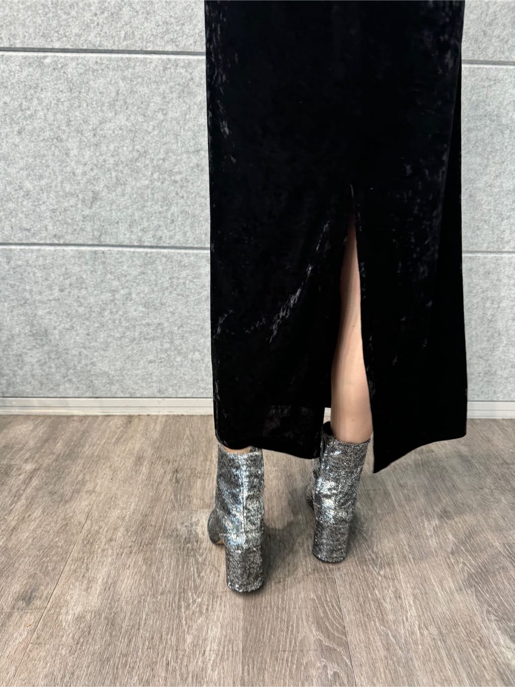 designer yukaさんの「CODE A｜【Re】neck point velour dress」を使ったコーディネート