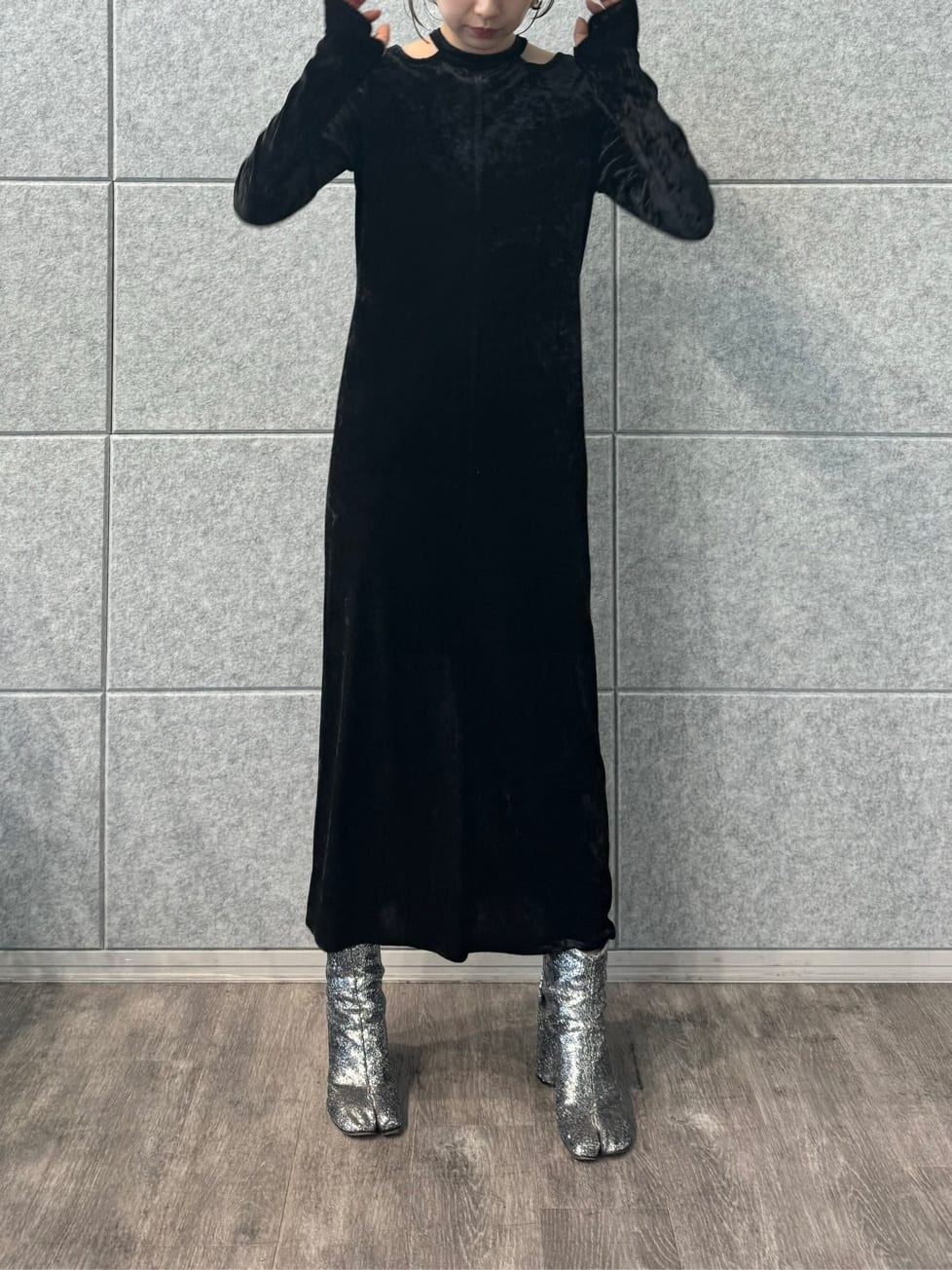 designer yukaさんの「CODE A｜【Re】neck point velour dress」を使ったコーディネート
