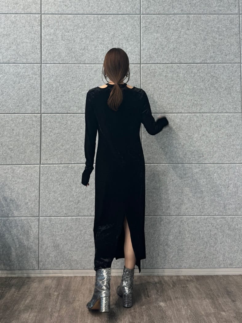 designer yukaさんの「CODE A｜【Re】neck point velour dress」を使ったコーディネート