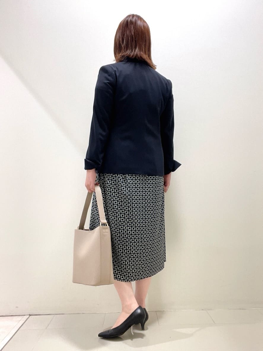 YUIさんの「UNTITLED｜【洗える通勤スーツ】レジェールギャバ ストレッチテーラードジャケット」を使ったコーディネート