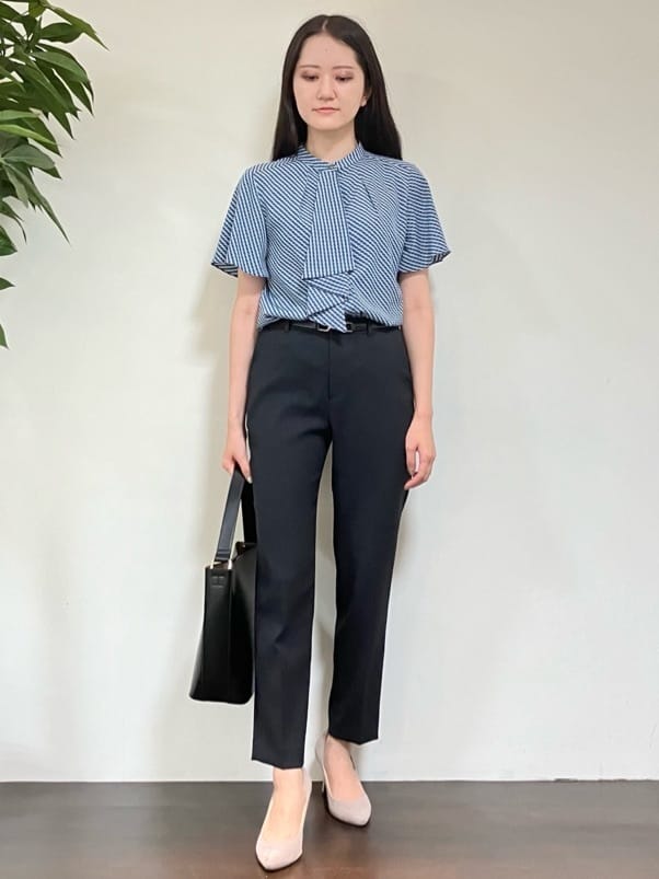 カレンさんの「UNTITLED｜【洗える通勤スーツ】レジェールギャバ ストレッチテーパードパンツ」を使ったコーディネート