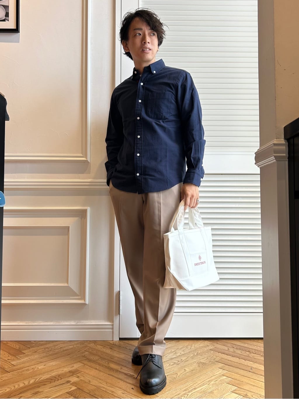 須田　慎二郎さんの「DRESSTERIOR｜オックスフォード ラウンドカラーシャツ」を使ったコーディネート