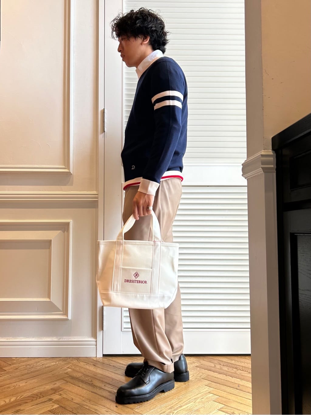 須田　慎二郎さんの「DRESSTERIOR｜オックスフォード ラウンドカラーシャツ」を使ったコーディネート