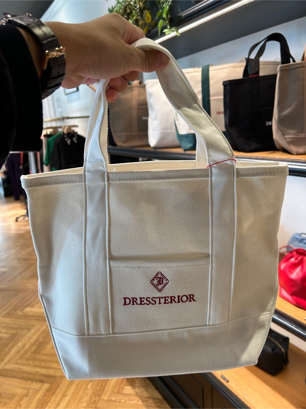 須田　慎二郎さんの「DRESSTERIOR｜オックスフォード ラウンドカラーシャツ」を使ったコーディネート