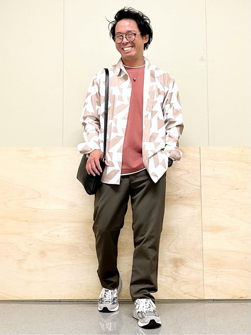 KENJI Iさんの「THE SHOP TK｜サフィアーノミニサコッシュ」を使ったコーディネート