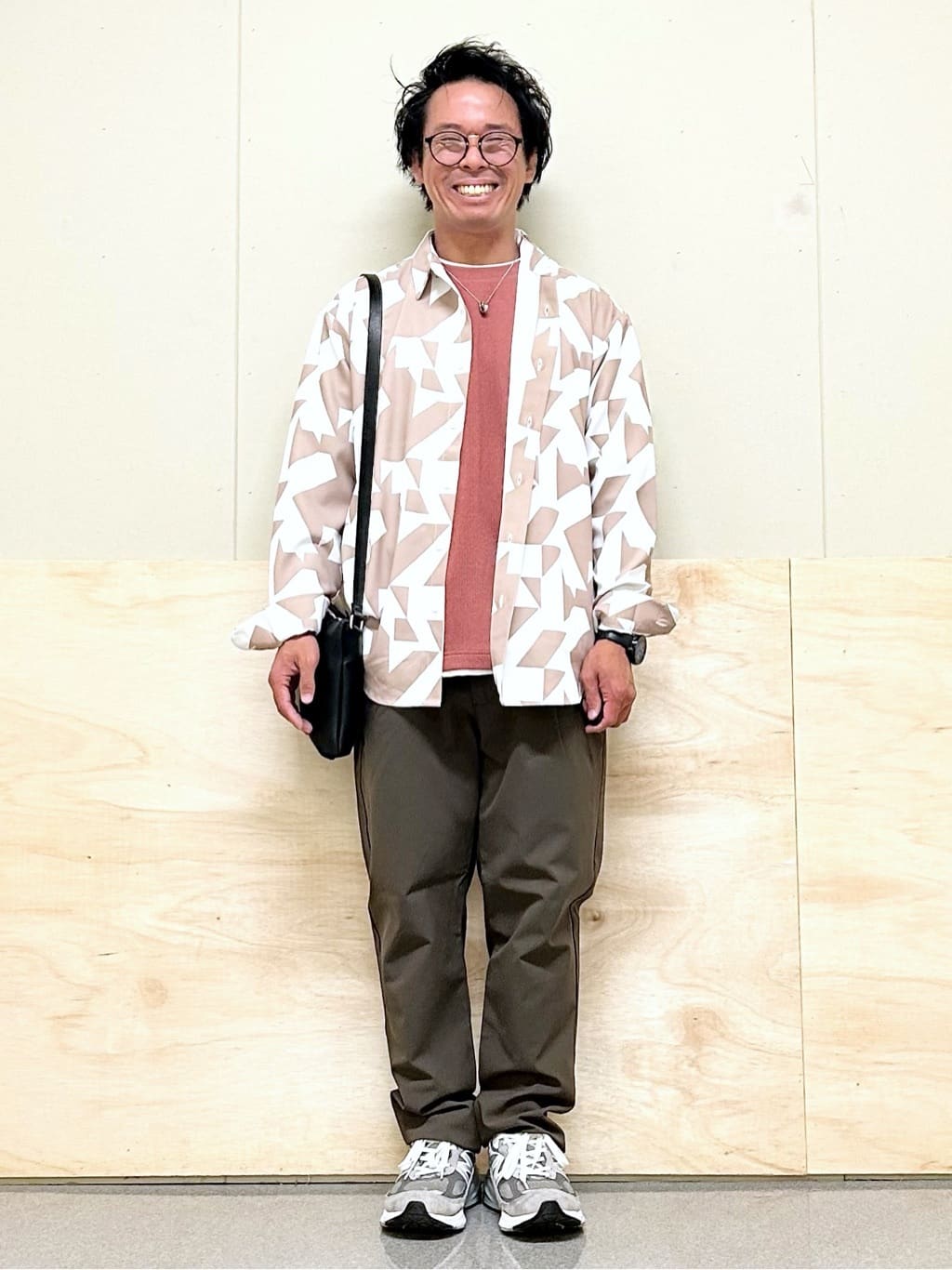 KENJI Iさんの「THE SHOP TK｜サフィアーノミニサコッシュ」を使ったコーディネート