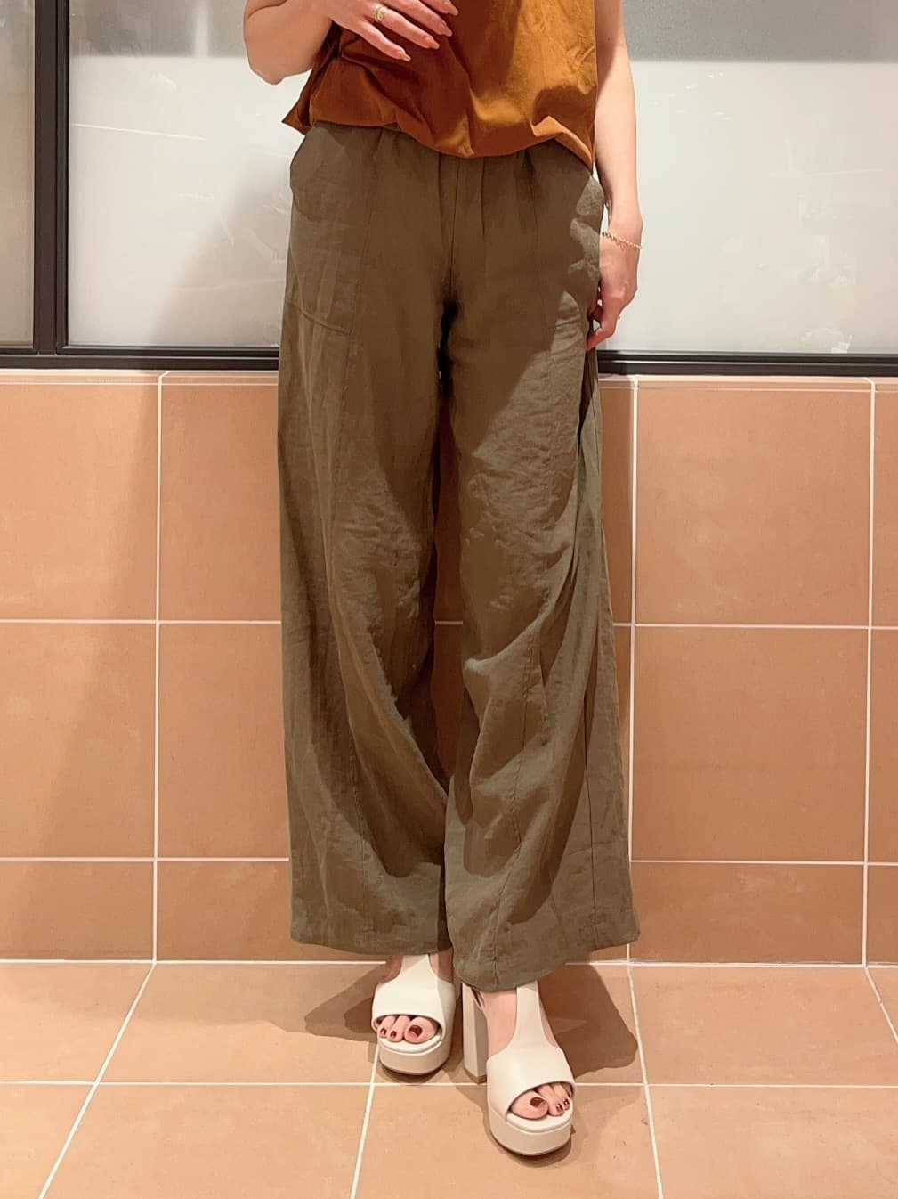 kaoriさんの「ESPERANZA｜Tストラップスクエアサンダル 24SS」を使ったコーディネート