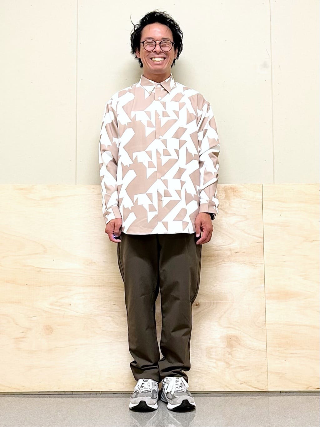 KENJI Iさんの「THE SHOP TK｜サフィアーノミニサコッシュ」を使ったコーディネート