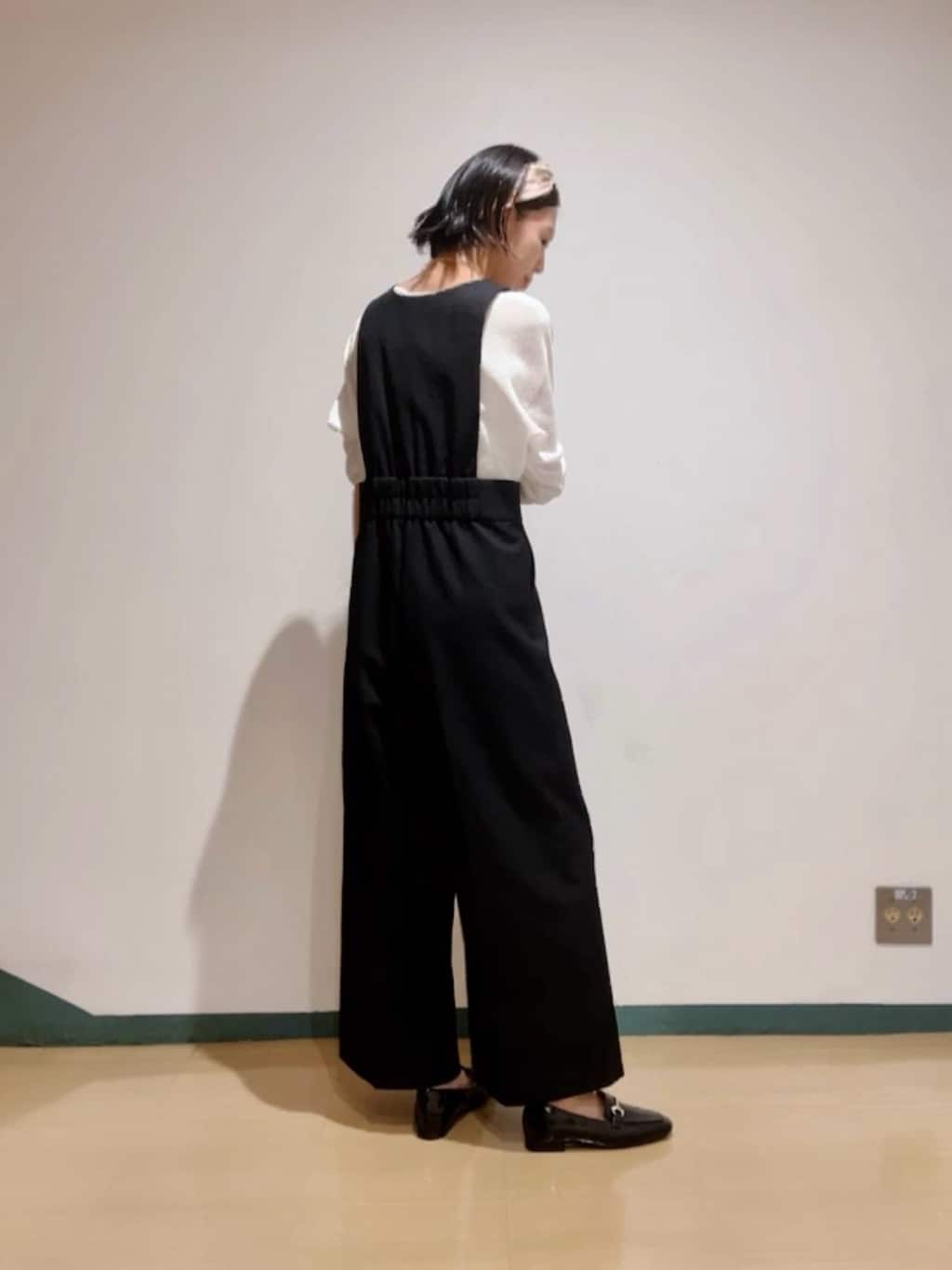 RISAさんの「UNTITLED｜【手洗い／58cm正方形】ベルトプリントスカーフ」を使ったコーディネート