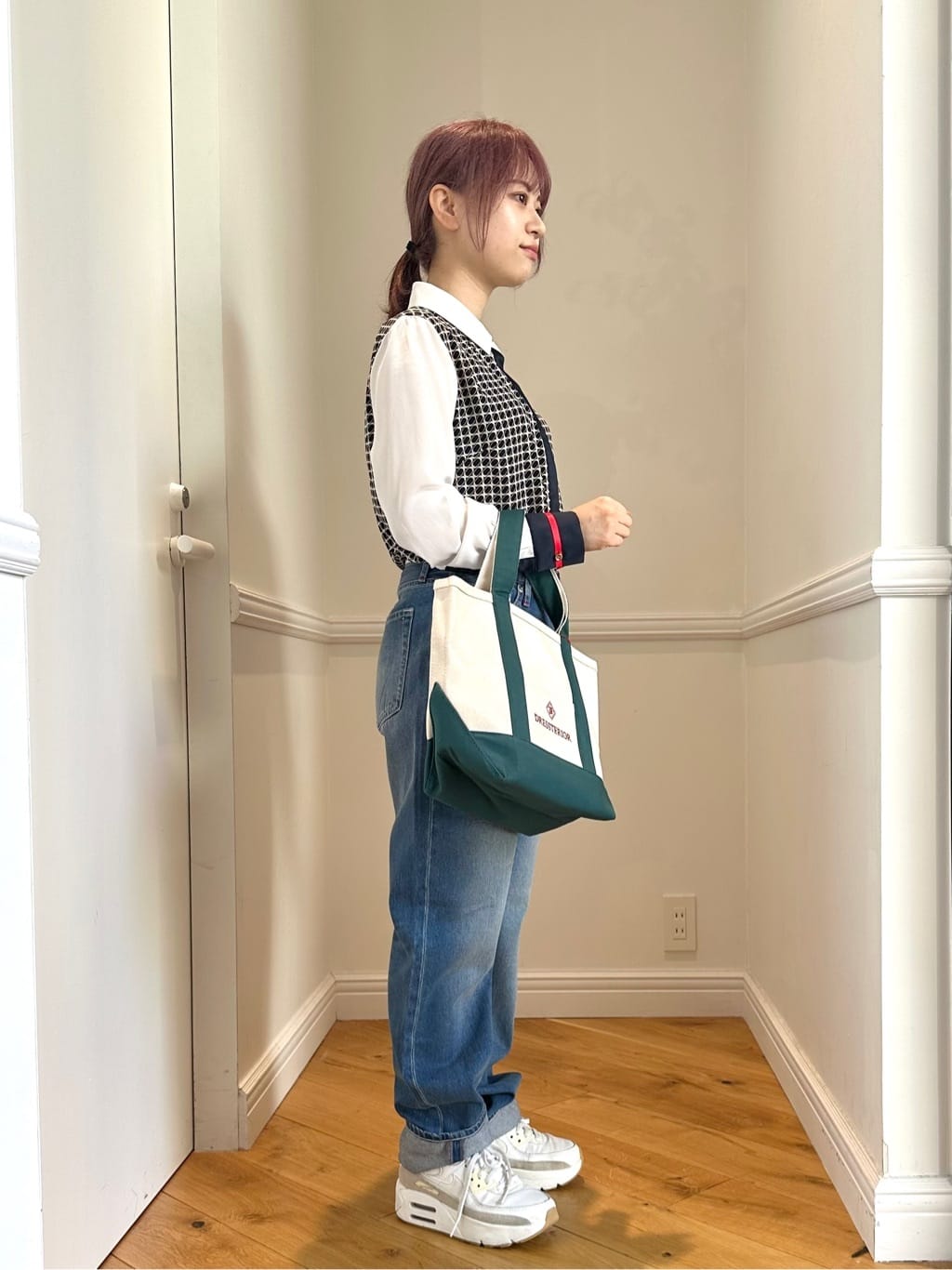 なべこさんの「DRESSTERIOR｜【ウォッシャブル】テーパードコンフォートデニム」を使ったコーディネート