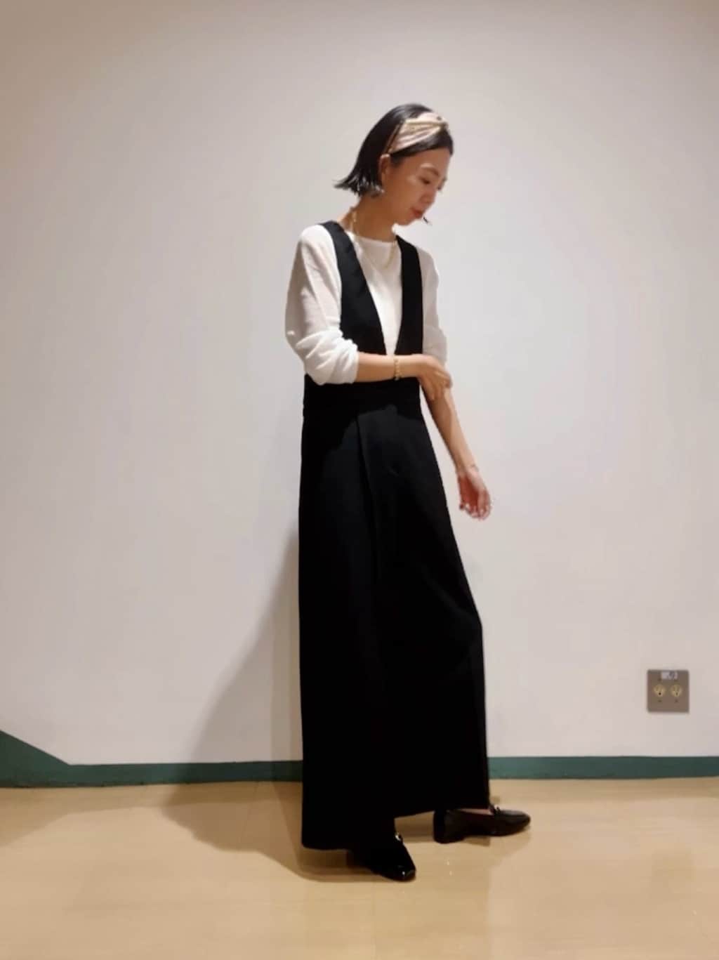 RISAさんの「UNTITLED｜【手洗い／58cm正方形】ベルトプリントスカーフ」を使ったコーディネート