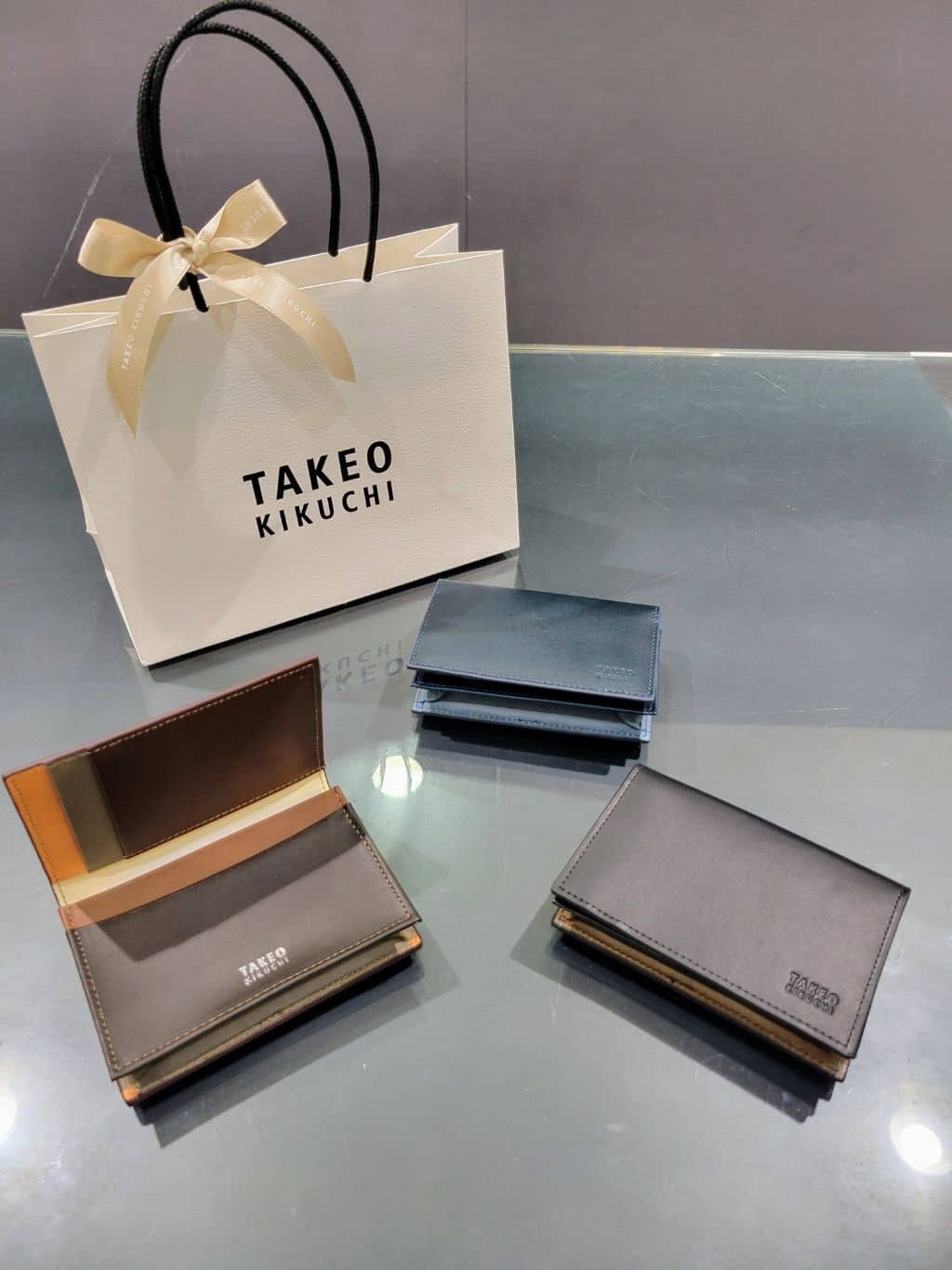 piroyaさんの「TAKEO KIKUCHI｜アンティーク調レザー 名刺入れ」を使ったコーディネート