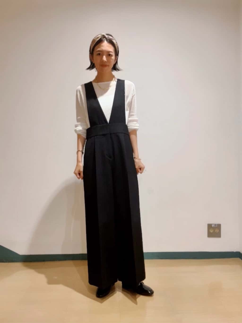 RISAさんの「UNTITLED｜【手洗い／58cm正方形】ベルトプリントスカーフ」を使ったコーディネート