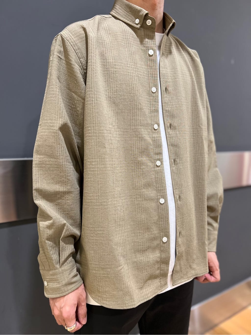 yutoさんの「TAKEO KIKUCHI｜【抗菌防臭／5サイズ展開】ハイゲージポンチ Tシャツ」を使ったコーディネート