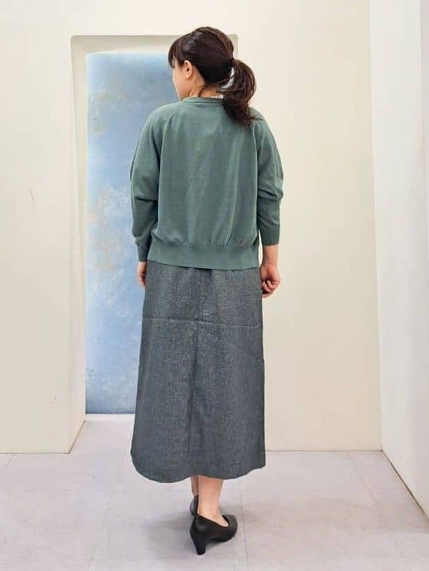 ふるさんの「grove｜【ふわっと心地よい足入れ】やわここち(R)Vカットパンプス」を使ったコーディネート