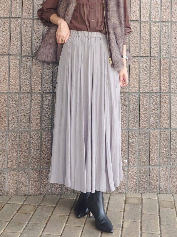 MUTSUKOさんの「UNTITLED｜【手洗い／88cm正方形】エンブレムプリントスカーフ」を使ったコーディネート