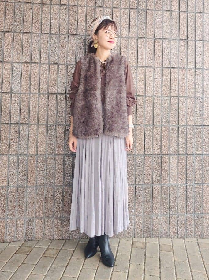 MUTSUKOさんの「UNTITLED｜【手洗い／88cm正方形】エンブレムプリントスカーフ」を使ったコーディネート