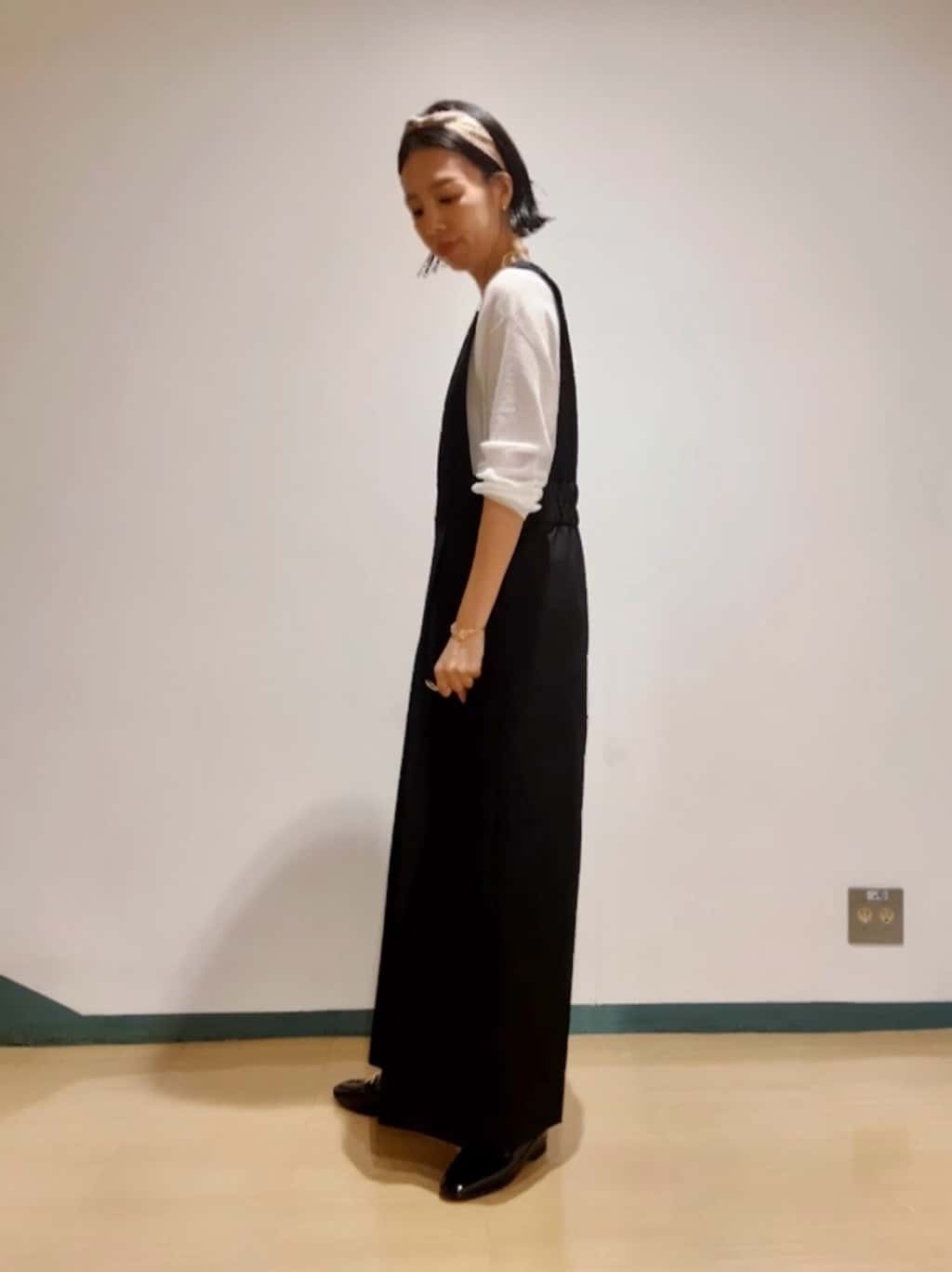 RISAさんの「UNTITLED｜【手洗い／58cm正方形】ベルトプリントスカーフ」を使ったコーディネート