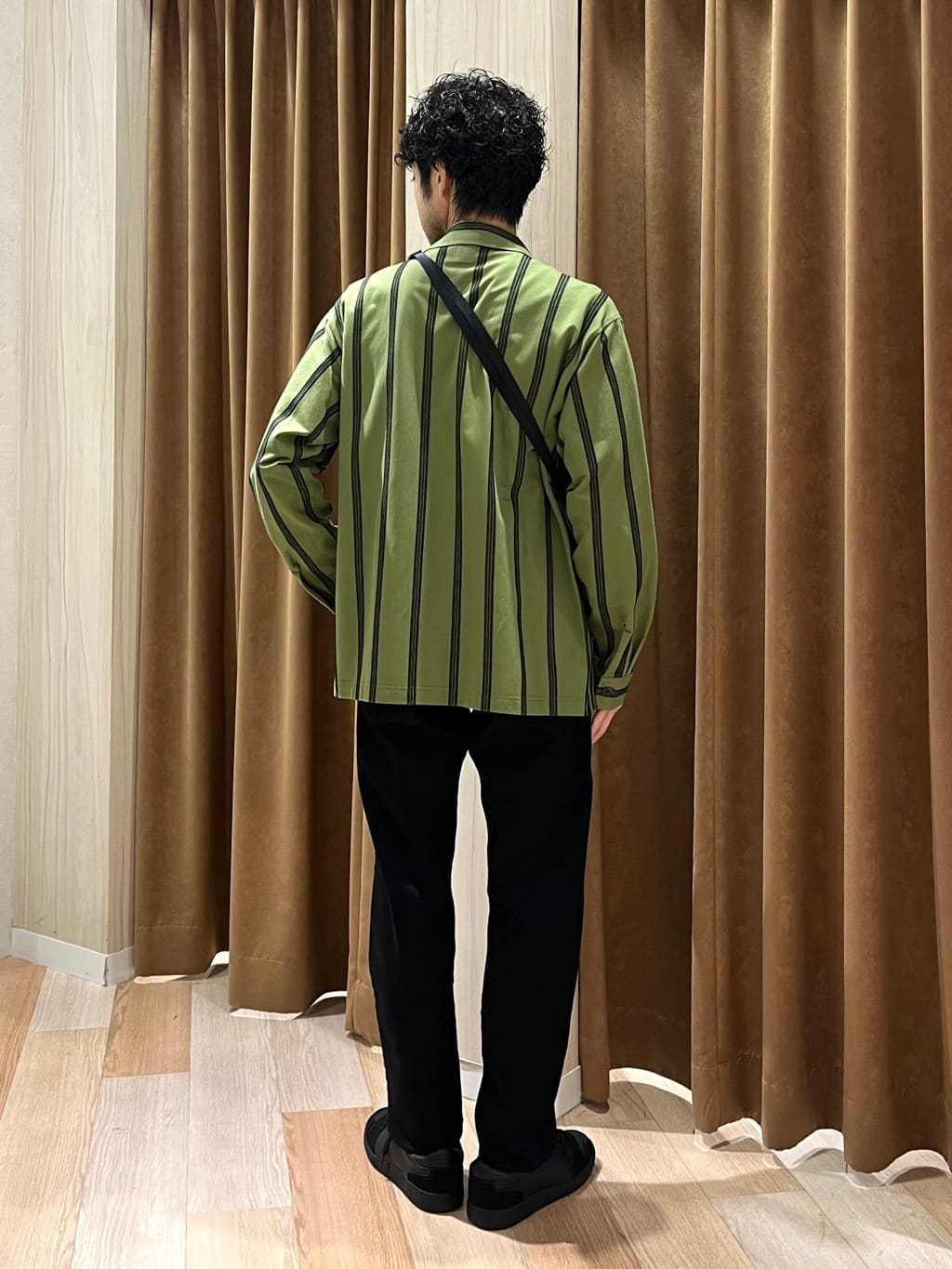 URAさんの「TAKEO KIKUCHI｜【Sサイズ～】ストレッチ デニム パンツ」を使ったコーディネート