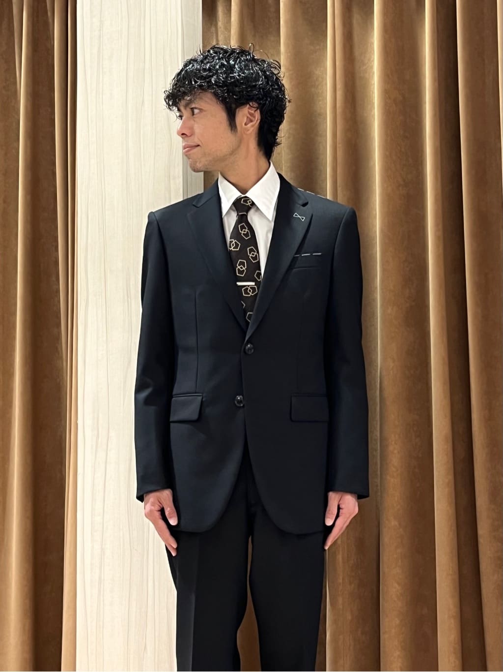 URAさんの「TAKEO KIKUCHI｜【Made in JAPAN】ブロード レギュラーカラー ドレスシャツ」を使ったコーディネート