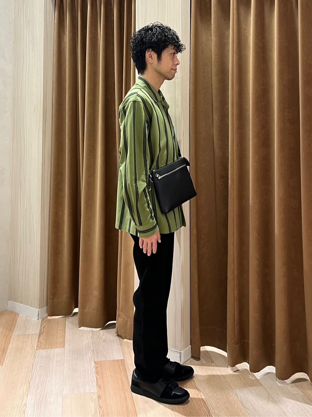 URAさんの「TAKEO KIKUCHI｜【Sサイズ～】ストレッチ デニム パンツ」を使ったコーディネート