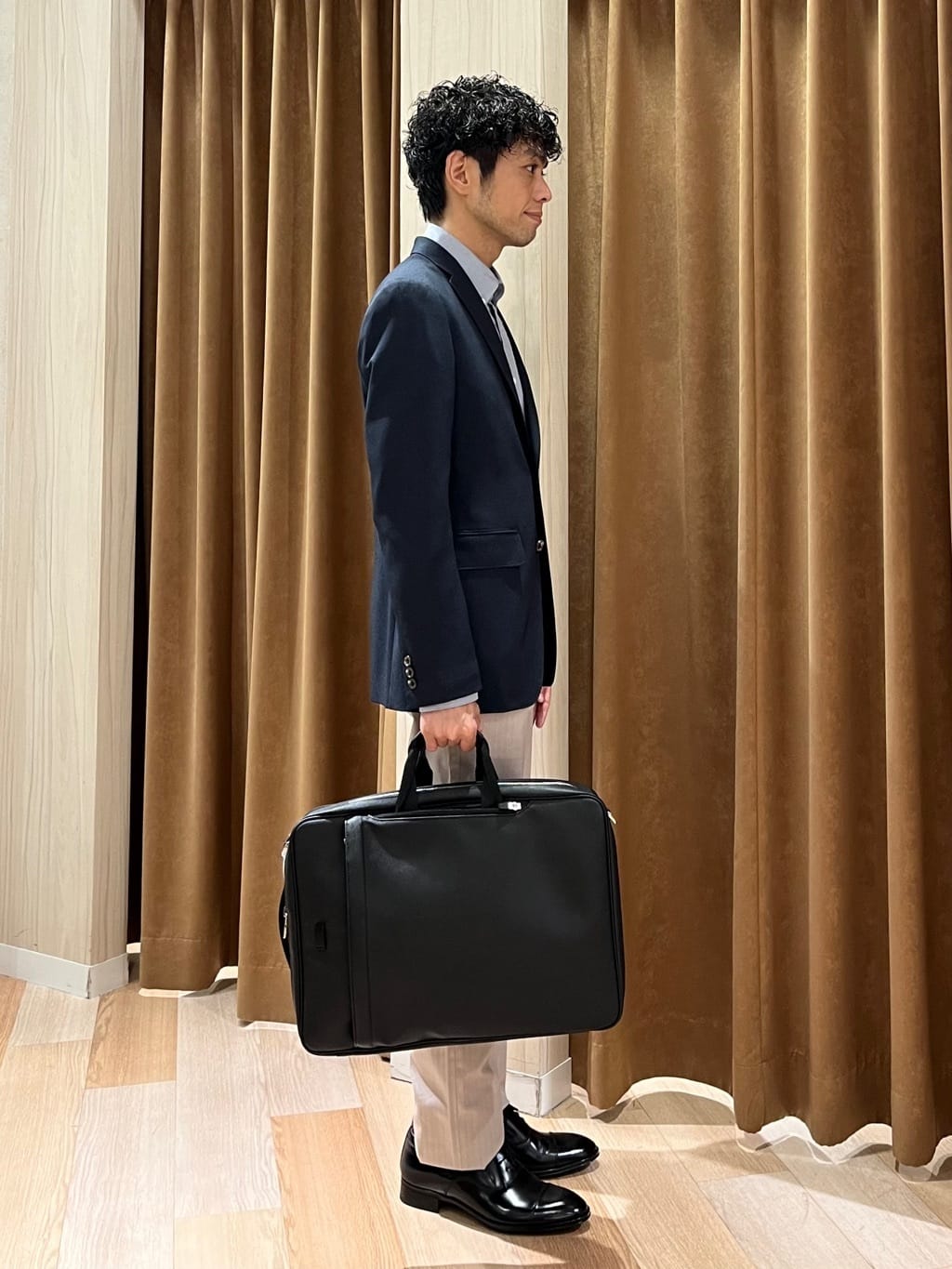 URAさんの「TAKEO KIKUCHI｜【全7サイズ&times;8色展開！】トップマルチヘリンボン パンツ」を使ったコーディネート