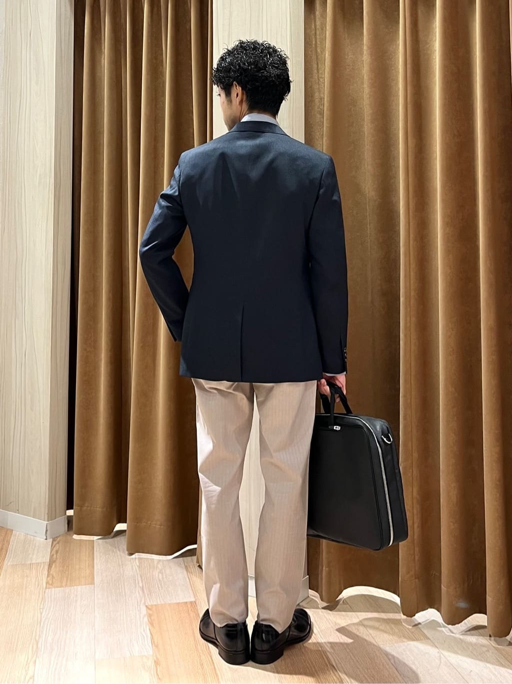 URAさんの「TAKEO KIKUCHI｜【全7サイズ&times;8色展開！】トップマルチヘリンボン パンツ」を使ったコーディネート