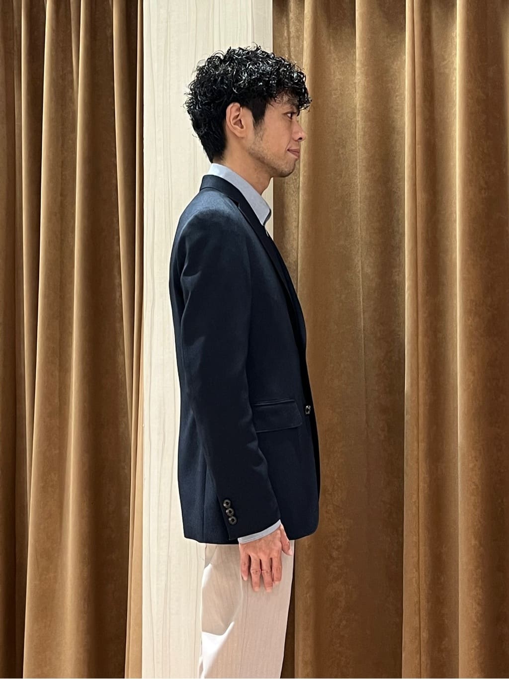 URAさんの「TAKEO KIKUCHI｜【全7サイズ&times;8色展開！】トップマルチヘリンボン パンツ」を使ったコーディネート