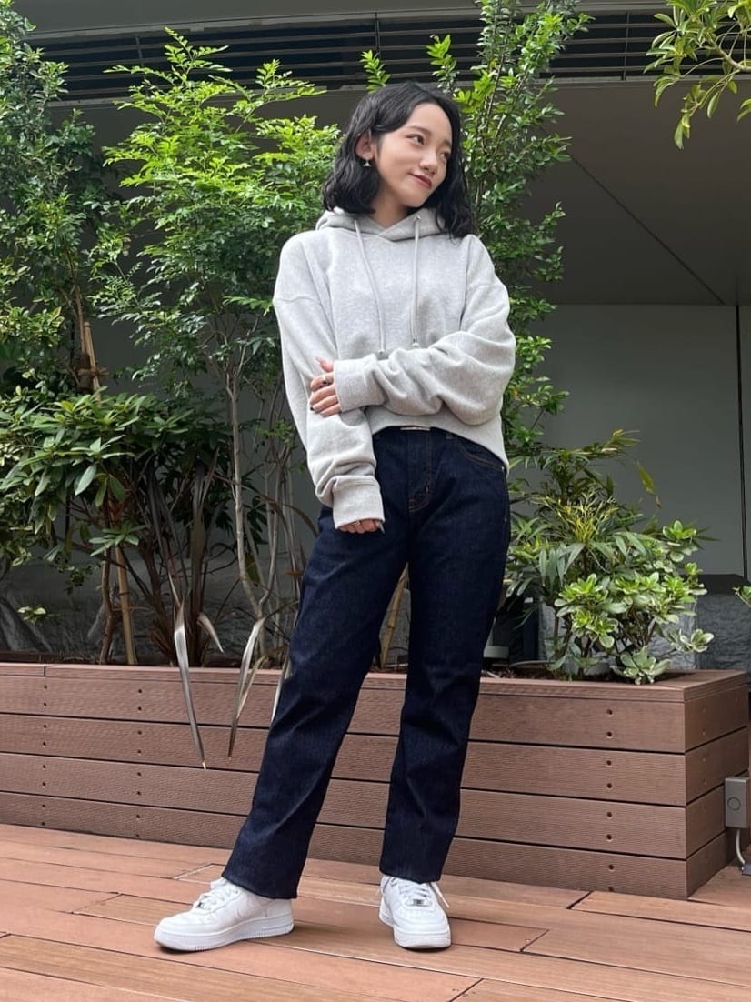 みちゃおさんの「TAKEO KIKUCHI｜【モンスターストレッチ】日本製 ワンウォッシュ デニムパンツ」を使ったコーディネート