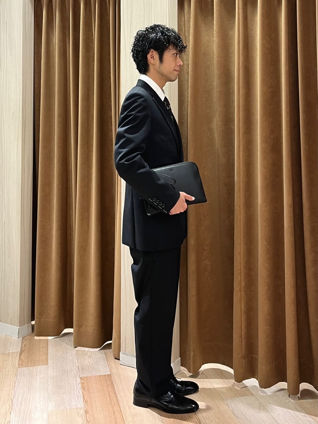 URAさんの「TAKEO KIKUCHI｜【Made in JAPAN】ブロード レギュラーカラー ドレスシャツ」を使ったコーディネート