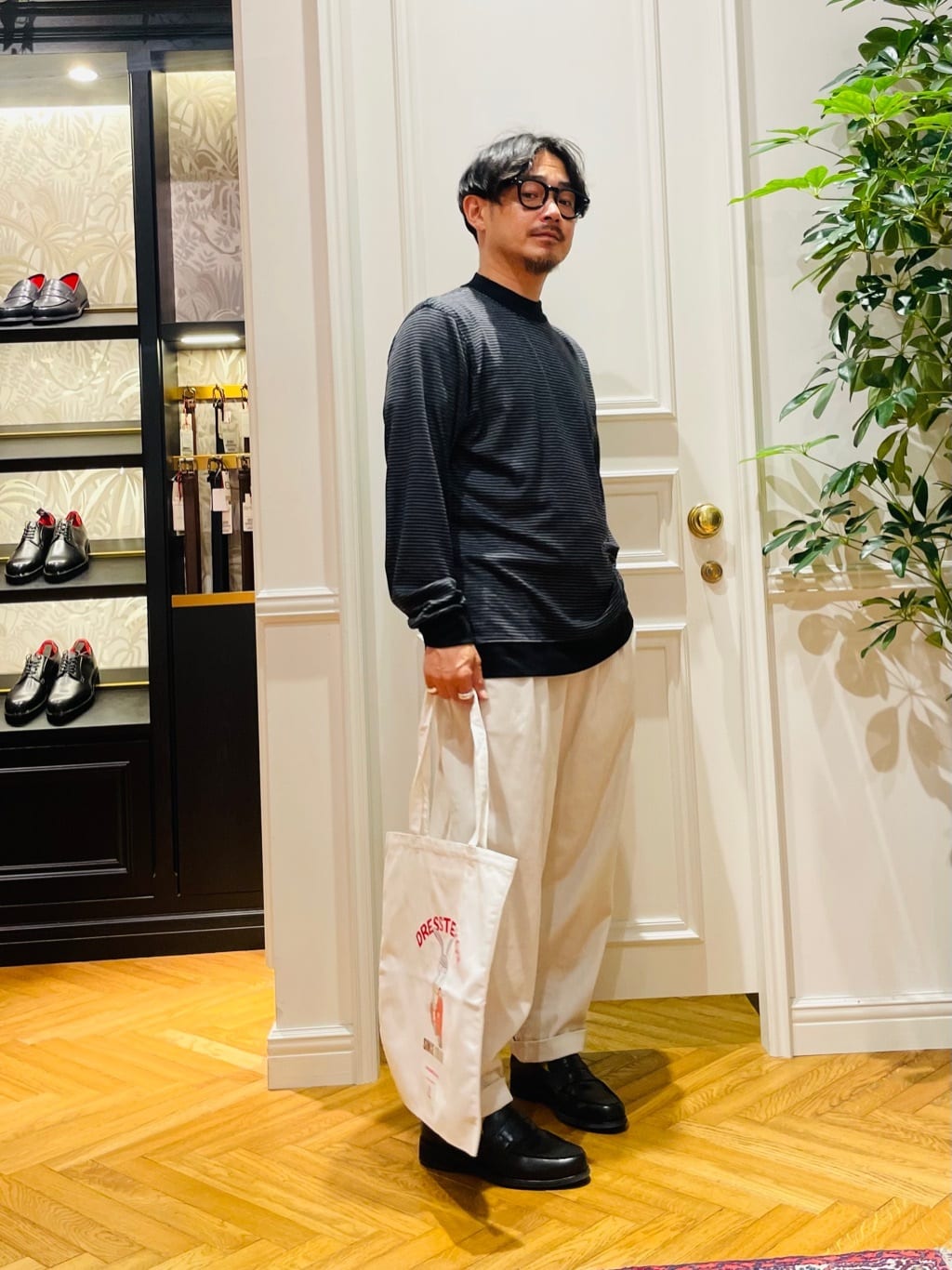 鶴田大士さんの「DRESSTERIOR｜【撥水加工/Safari5月号掲載】ローファー」を使ったコーディネート