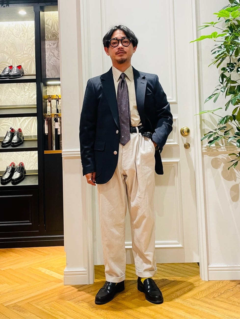 鶴田大士さんの「DRESSTERIOR｜【撥水加工/Safari5月号掲載】ローファー」を使ったコーディネート