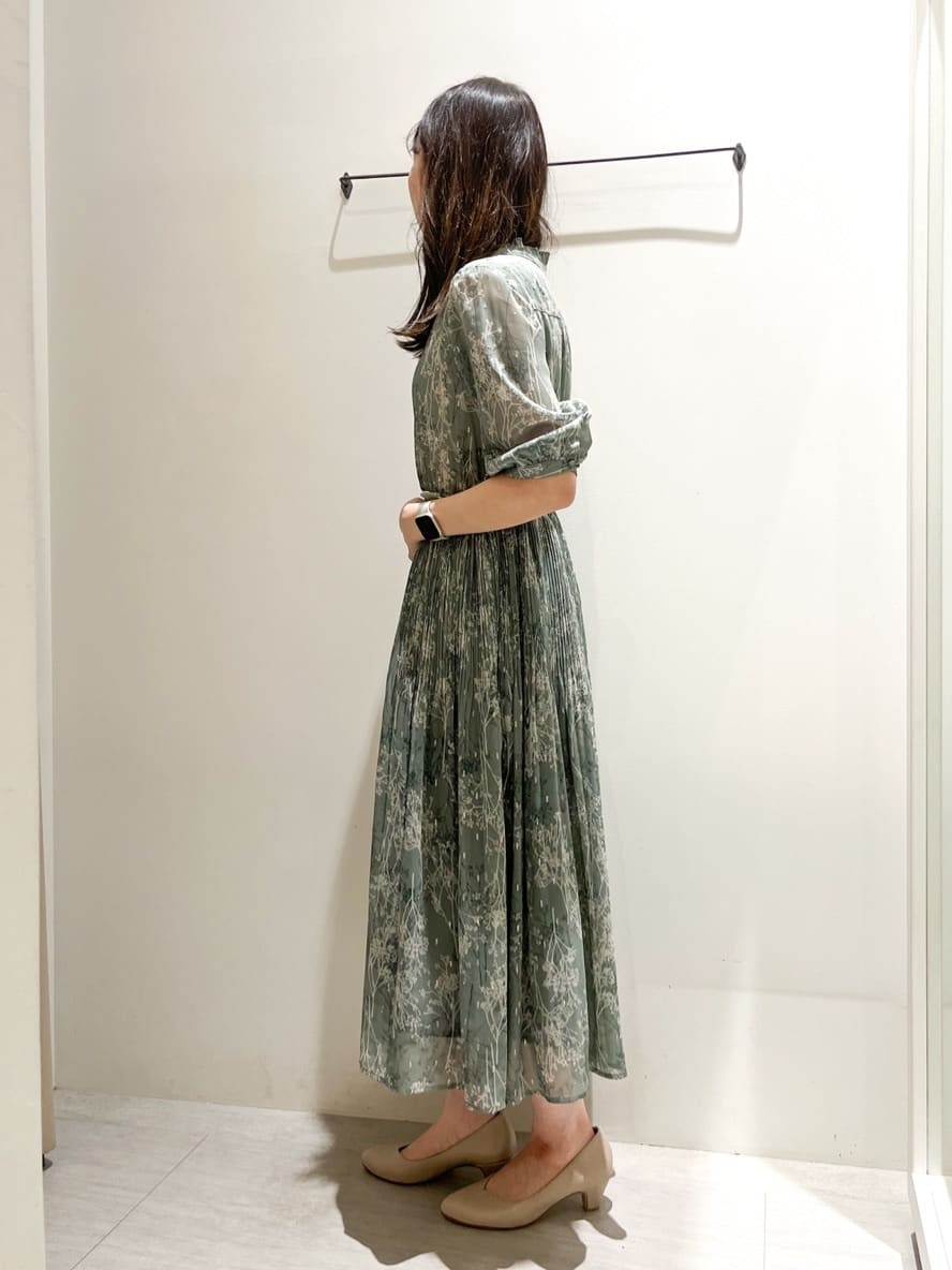 みーちゃんさんの「grove｜【ふわっと心地よい足入れ】やわここち(R)Vカットパンプス」を使ったコーディネート