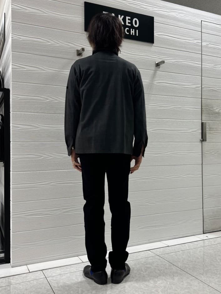井出恭輔さんの「TAKEO KIKUCHI｜【Sサイズ～】ストレッチ デニム パンツ」を使ったコーディネート