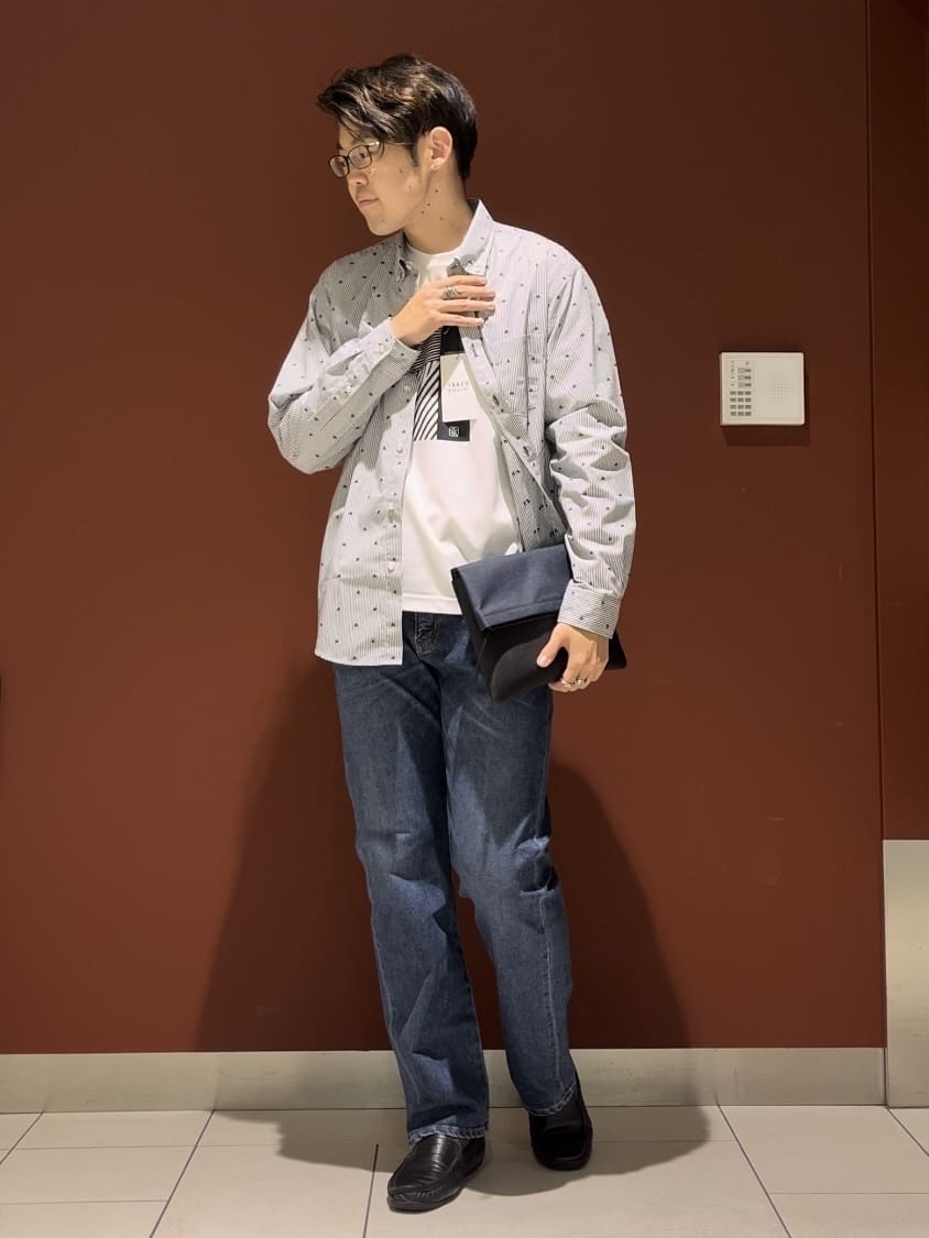 ジュンさんの「TAKEO KIKUCHI｜ハットモチーフ ジャカード ストライプ シャツ」を使ったコーディネート