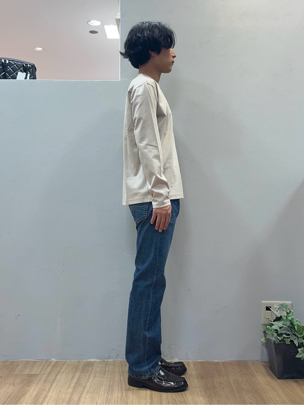 Uさんの「TAKEO KIKUCHI｜【モンスターストレッチ】日本製 ウォッシュド デニムパンツ」を使ったコーディネート
