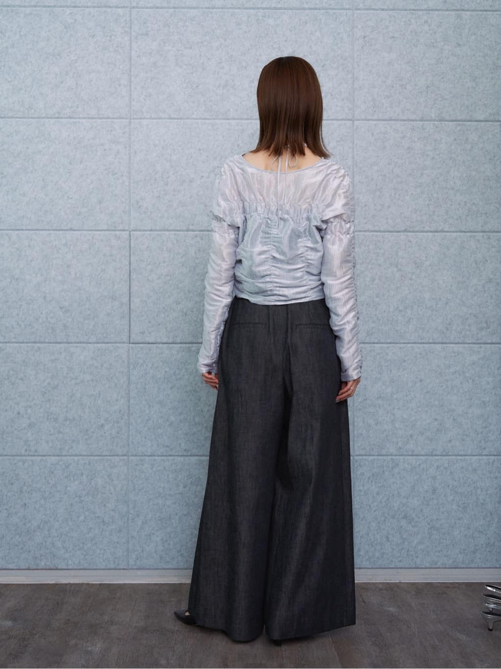 harekoさんの「CODE A｜gathered shiny blouse」を使ったコーディネート