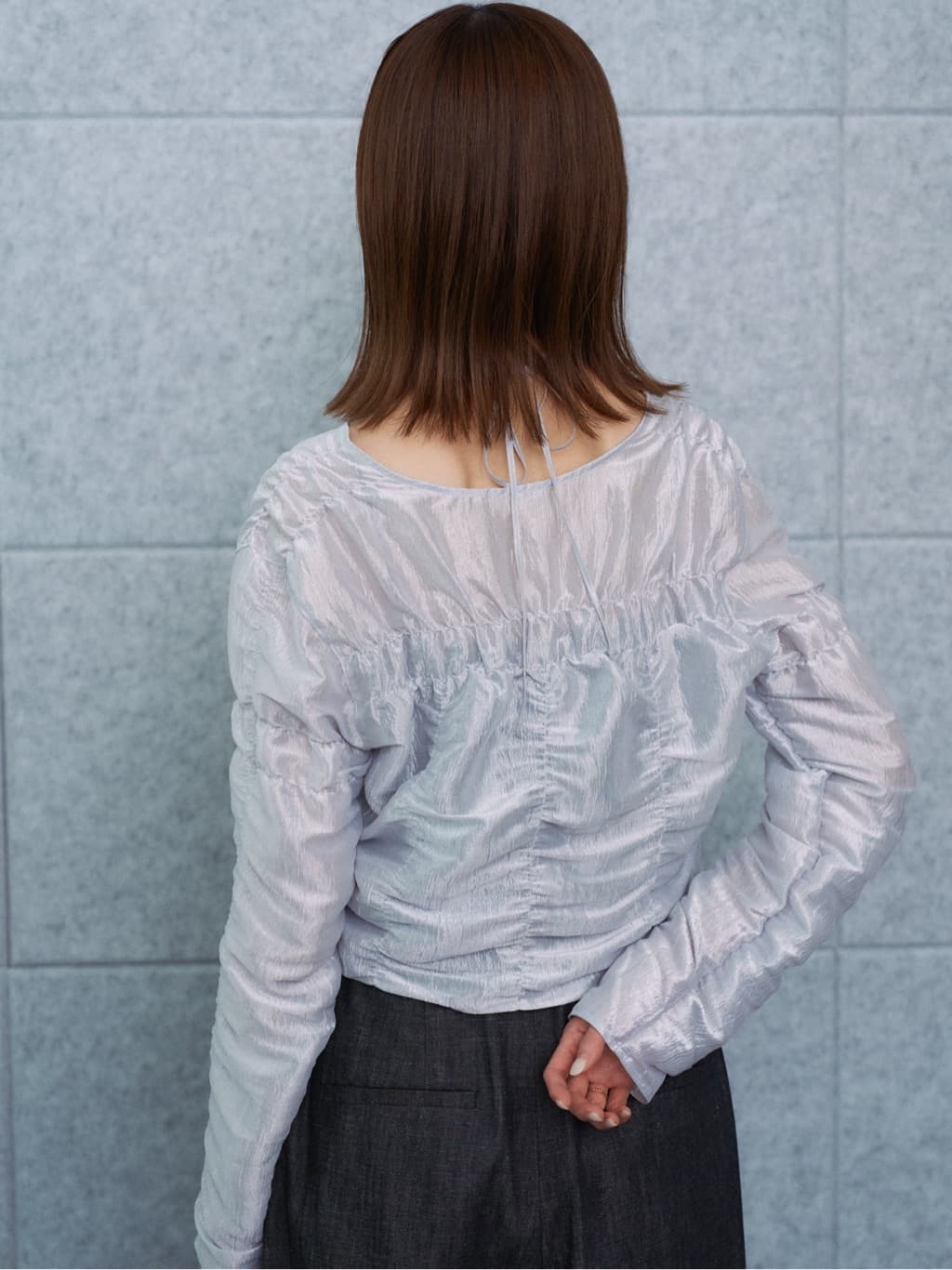 harekoさんの「CODE A｜gathered shiny blouse」を使ったコーディネート