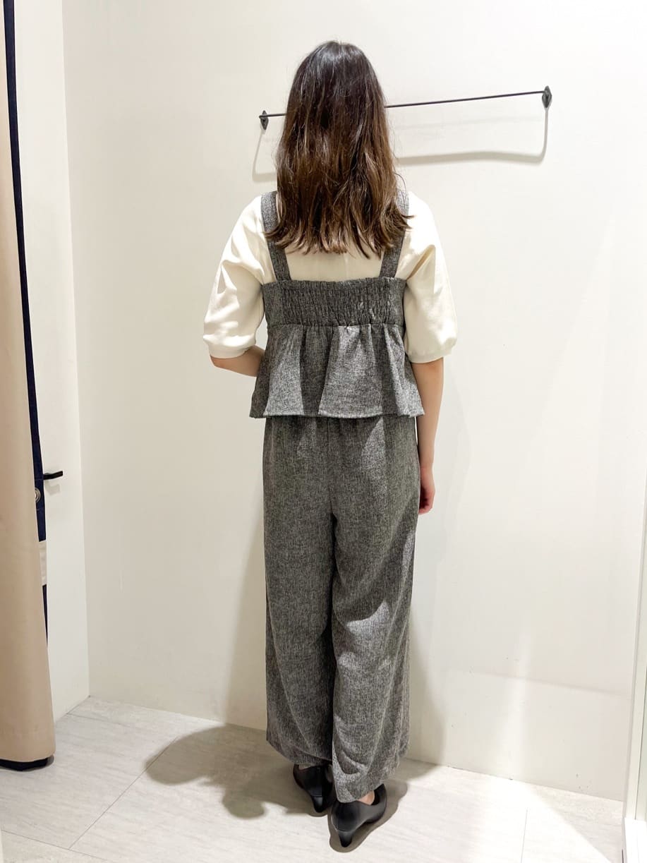 みーちゃんさんの「grove｜【ふわっと心地よい足入れ】やわここち(R)Vカットパンプス」を使ったコーディネート