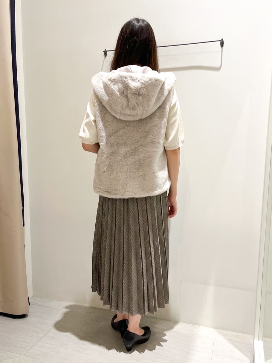 みーちゃんさんの「grove｜【ふわっと心地よい足入れ】やわここち(R)Vカットパンプス」を使ったコーディネート
