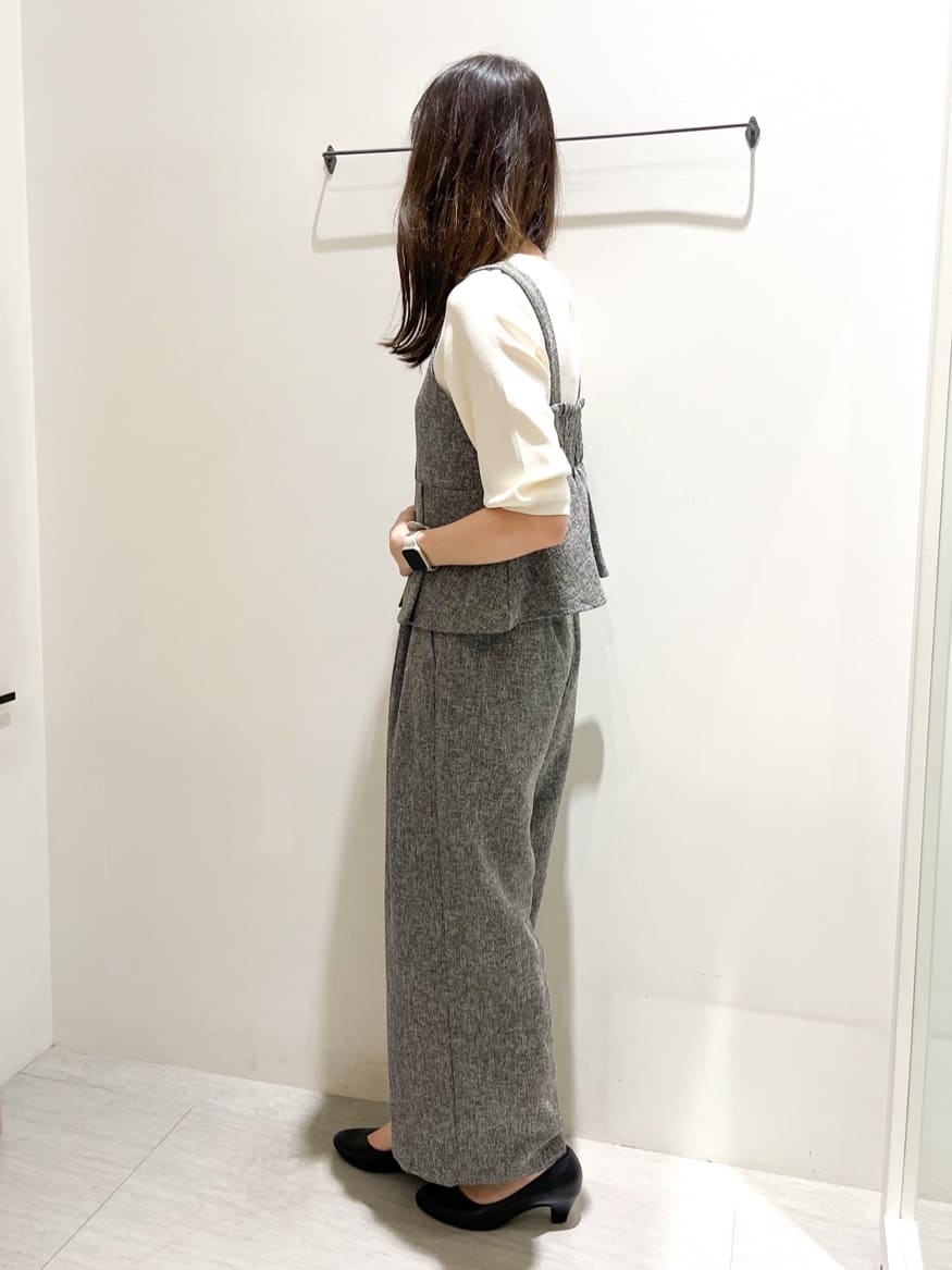 みーちゃんさんの「grove｜【ふわっと心地よい足入れ】やわここち(R)Vカットパンプス」を使ったコーディネート