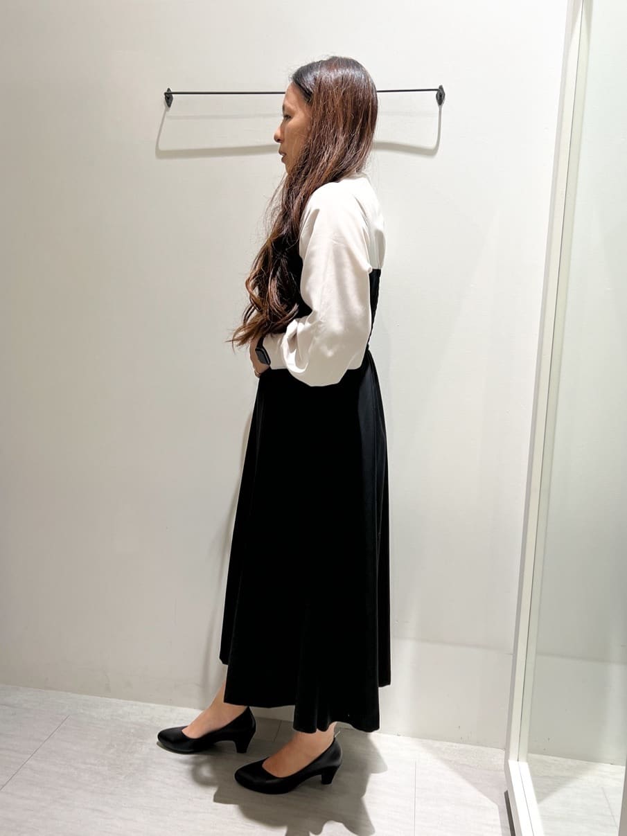 sachiさんの「grove｜【ふわっと心地よい足入れ】やわここち(R)Vカットパンプス」を使ったコーディネート