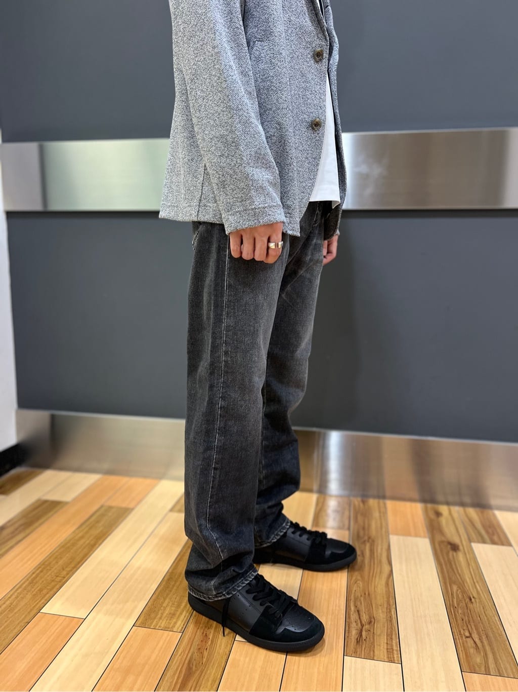 yutoさんの「TAKEO KIKUCHI｜【モンスターストレッチ】日本製 ウォッシュド デニムパンツ」を使ったコーディネート