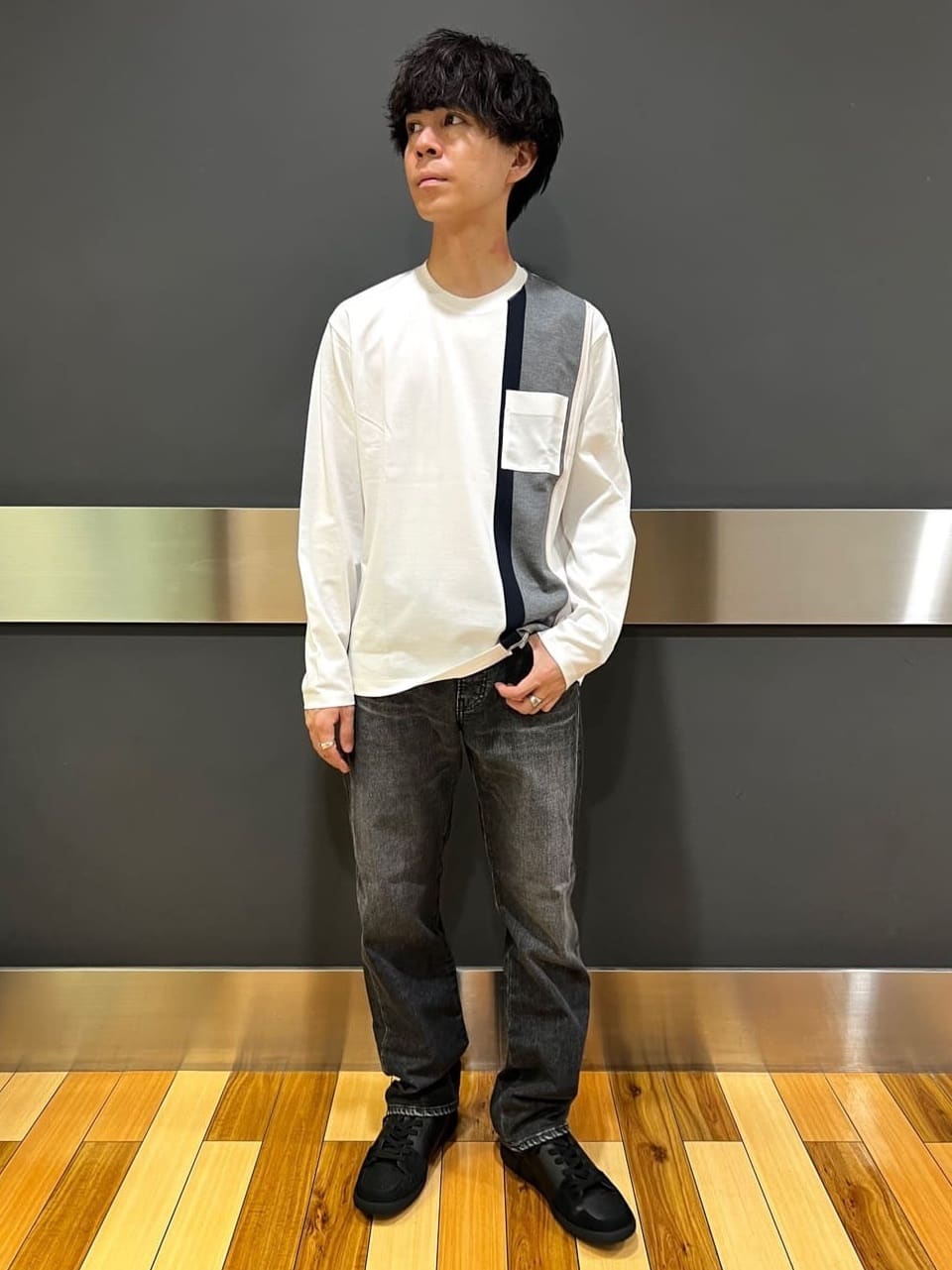 yutoさんの「TAKEO KIKUCHI｜【モンスターストレッチ】日本製 ウォッシュド デニムパンツ」を使ったコーディネート