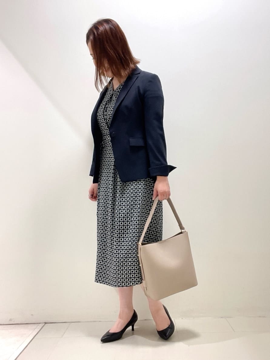YUIさんの「UNTITLED｜【洗える通勤スーツ】レジェールギャバ ストレッチテーラードジャケット」を使ったコーディネート