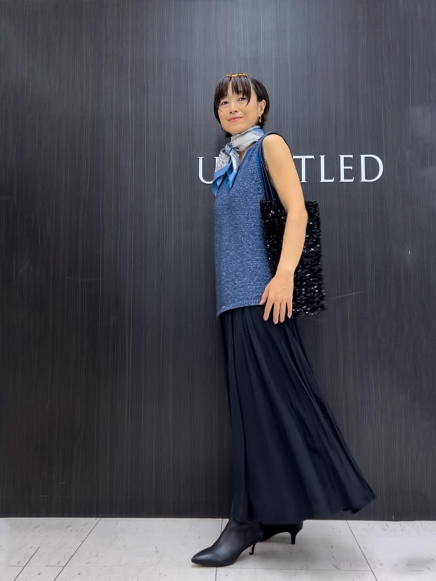 Mikiさんの「UNTITLED｜【手洗い／88cm正方形】エンブレムプリントスカーフ」を使ったコーディネート