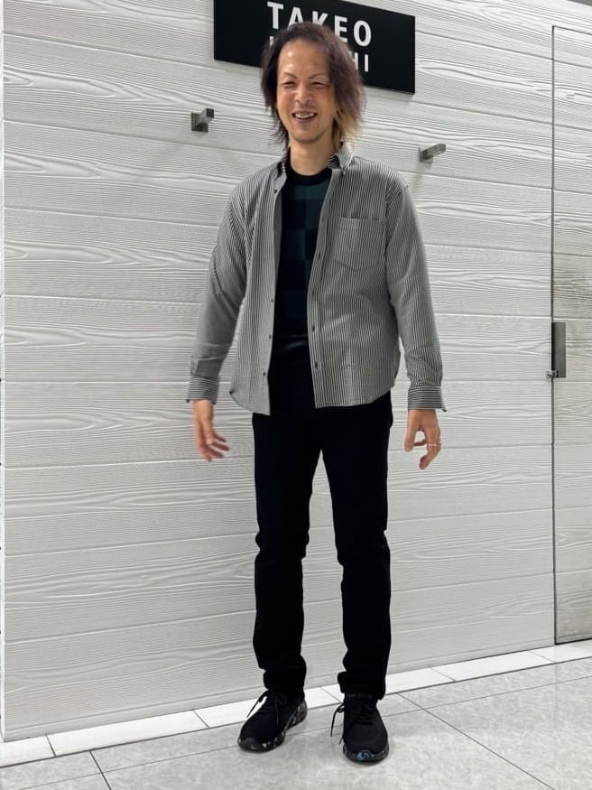 井出恭輔さんの「TAKEO KIKUCHI｜【抗菌防臭/シーズンレス】シアサッカー ジャージシャツ」を使ったコーディネート