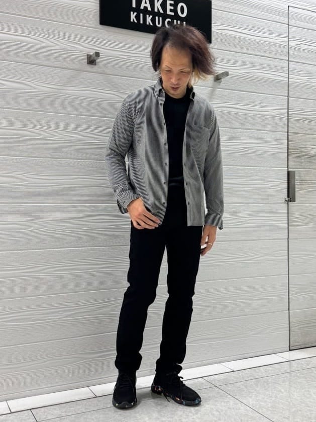 井出恭輔さんの「TAKEO KIKUCHI｜【抗菌防臭/シーズンレス】シアサッカー ジャージシャツ」を使ったコーディネート